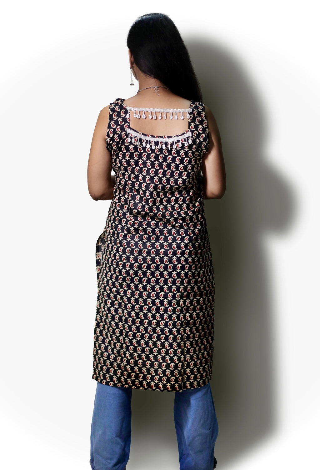 NOOR(black sleeveless kurti)