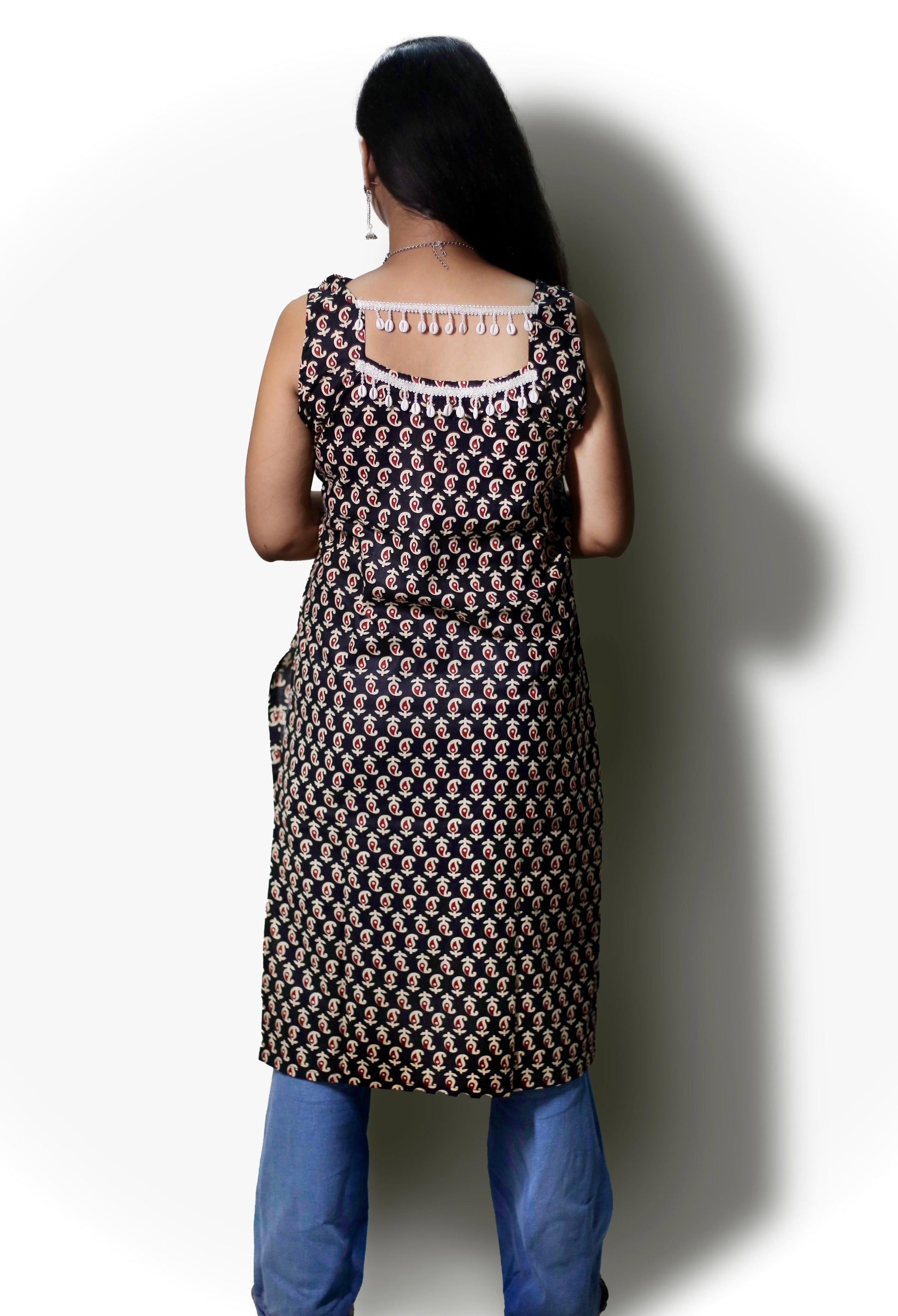 NOOR(black sleeveless kurti)
