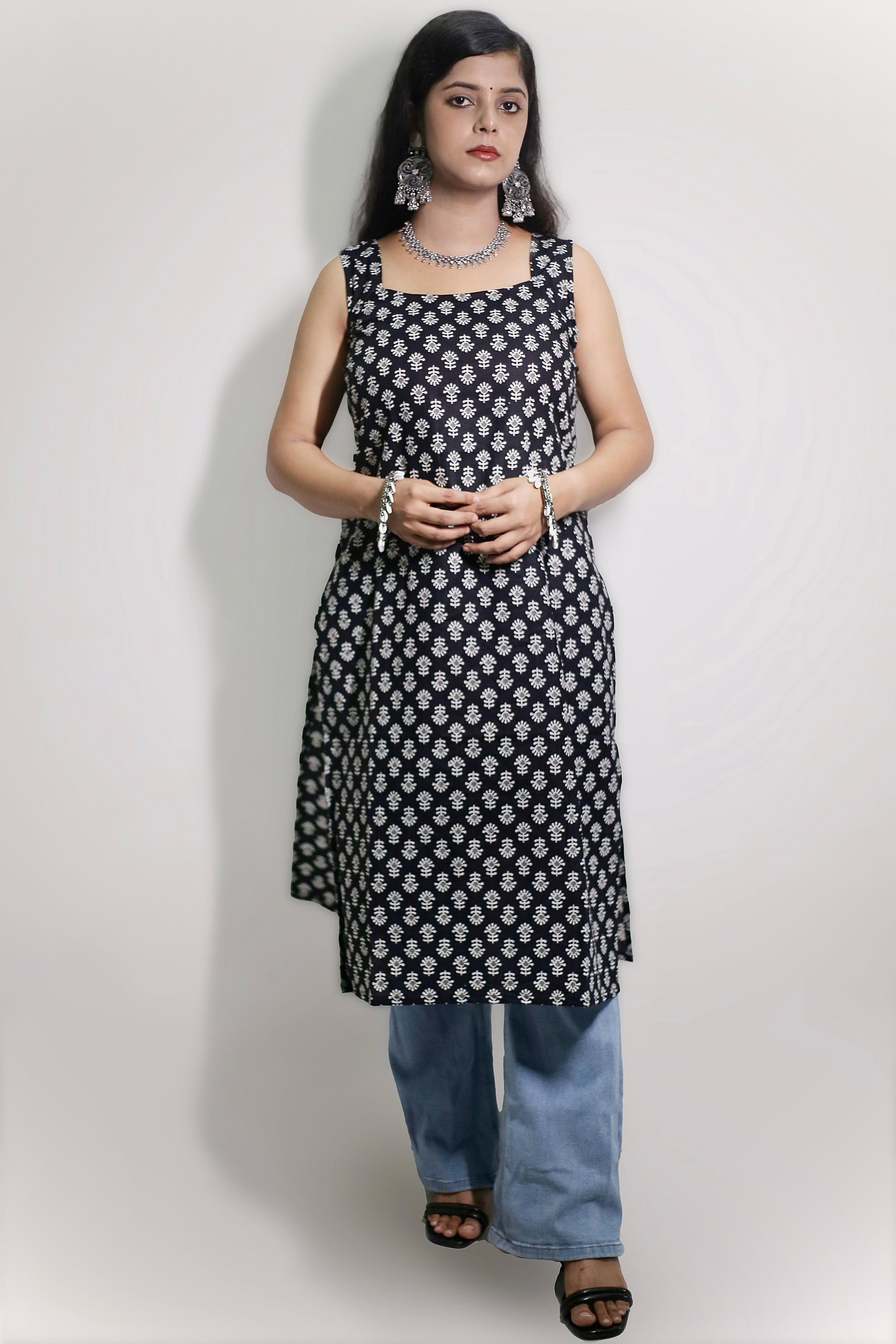 Chandani(black sleeveless kurti)