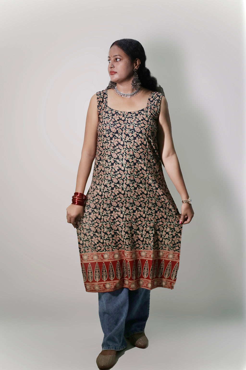 Naina(black sleeveless kurti)
