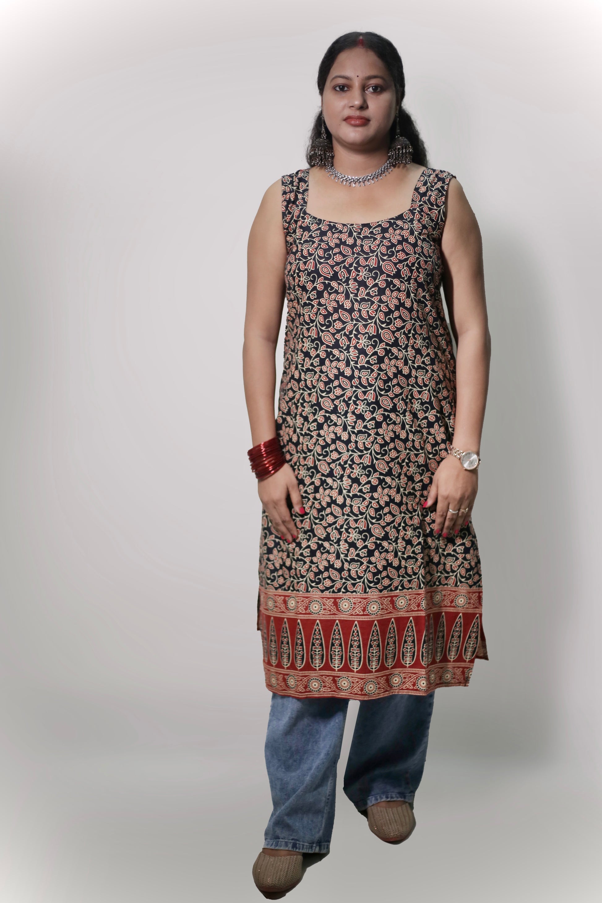 Naina(black sleeveless kurti)