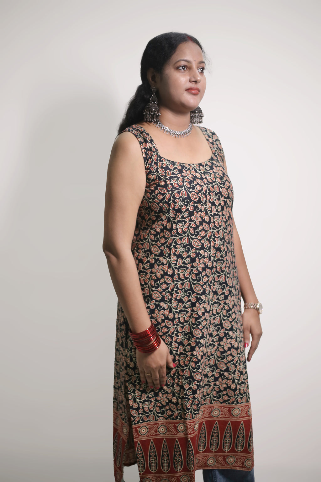 Naina(black sleeveless kurti)
